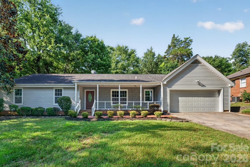 3909 Carmel Forest Dr, Charlotte, NC 28226