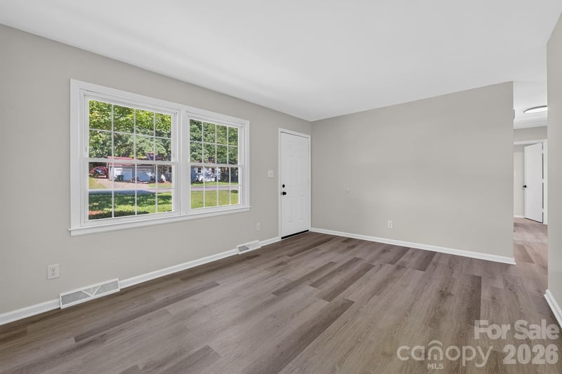 6820 Barrington Dr, Charlotte, NC 28215