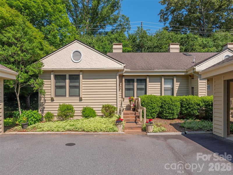 3201 Saint Augustine Pl, Asheville, NC 28805