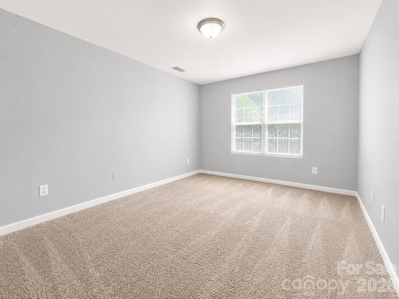 9815 Treeside Ln, Matthews, NC 28105