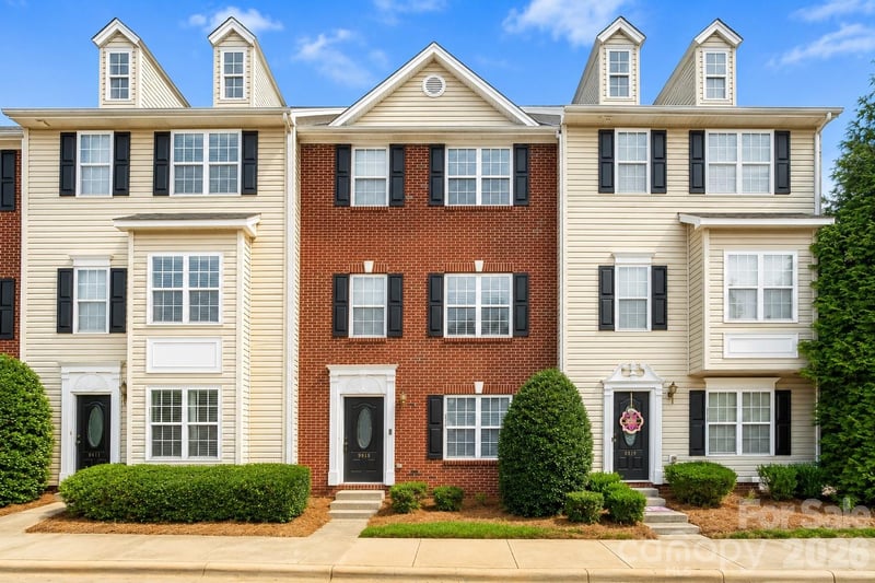9815 Treeside Ln, Matthews, NC 28105