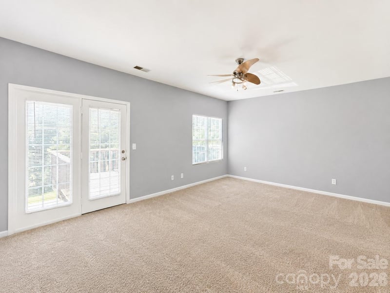 9815 Treeside Ln, Matthews, NC 28105