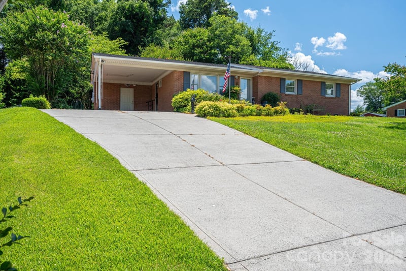 13 Spruce Pine Dr, Belmont, NC 28012