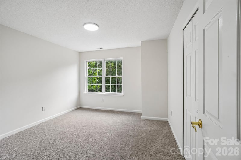 124 Karla Cir, Hendersonville, NC 28739