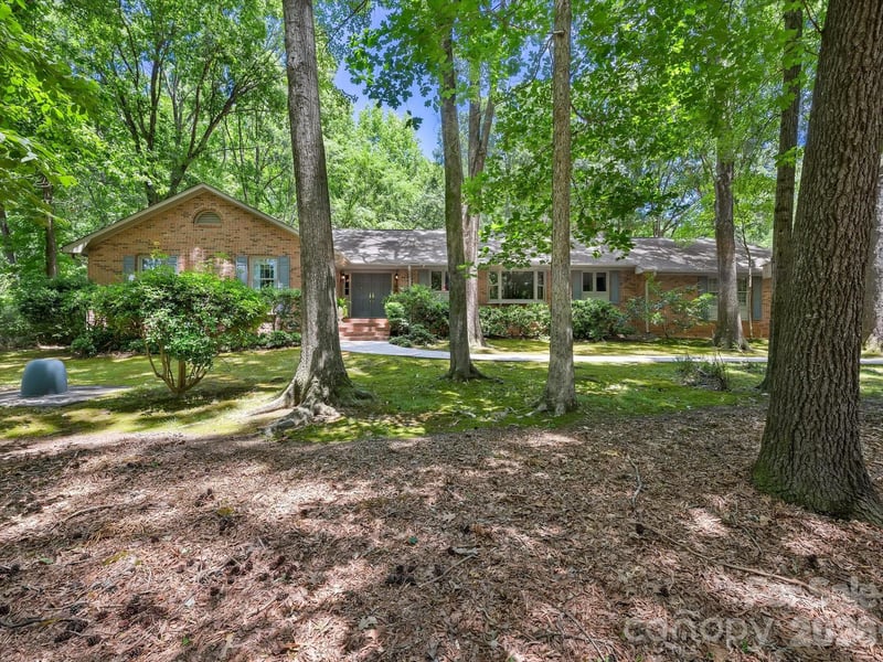 2542 Little Cove Rd, Charlotte, NC 28270