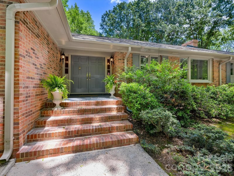 2542 Little Cove Rd, Charlotte, NC 28270