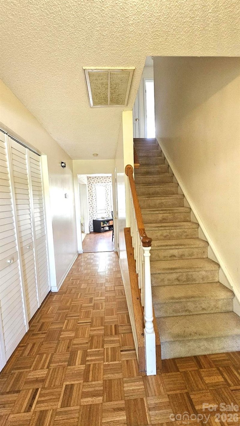 2425 Katherine Kiker Rd, Charlotte, NC 28213