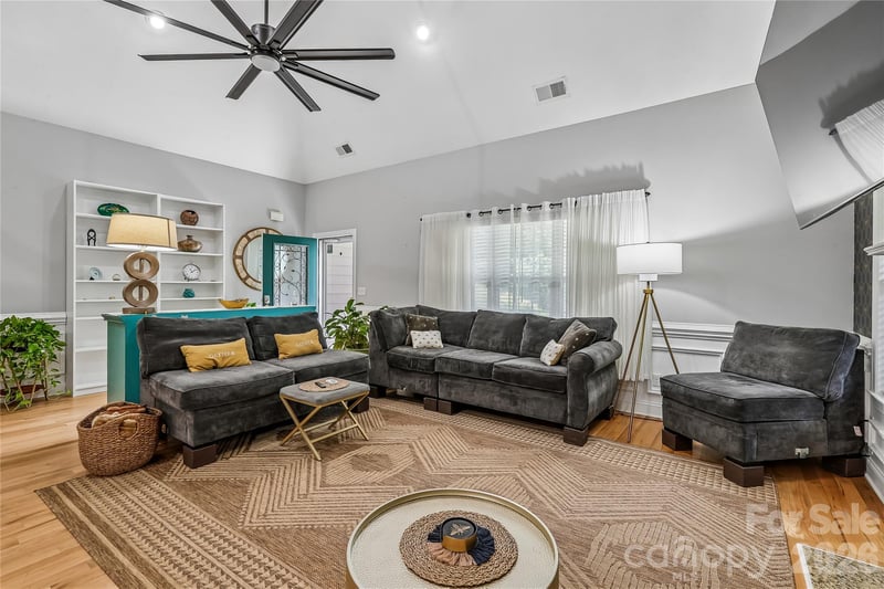 10703 Middle Acres Rd, Charlotte, NC 28213