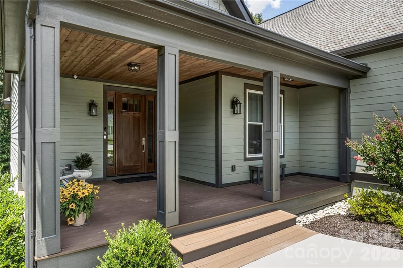 25 Williams Meadow Ct, Hendersonville, NC 28739