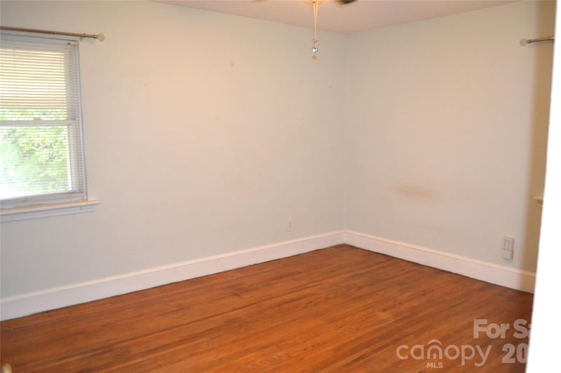 827 Mohigan St, Charlotte, NC 28205