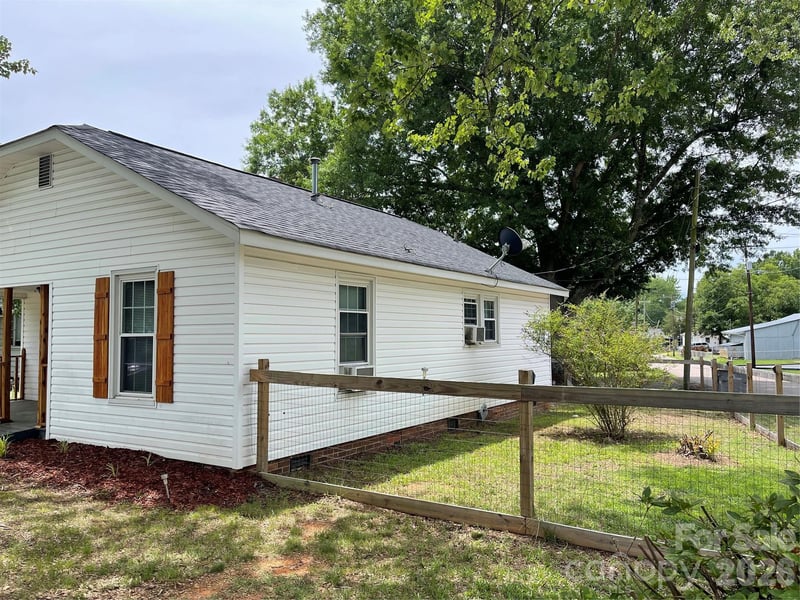 1408 Moose Rd, Kannapolis, NC 28023