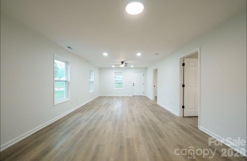 1810 E Greenbriar Rd, Statesville, NC 28677