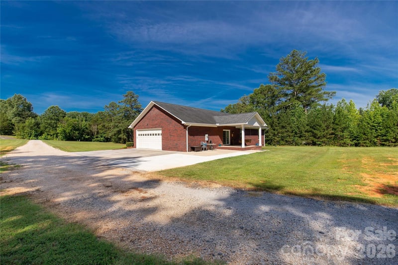 1962 Robin Dr, Lancaster, SC 29720