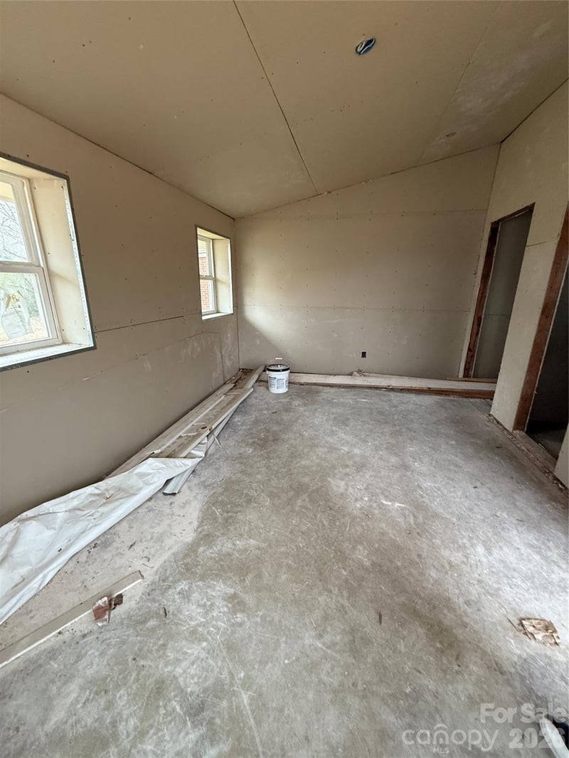 8106 Mount Holly Rd, Charlotte, NC 28214