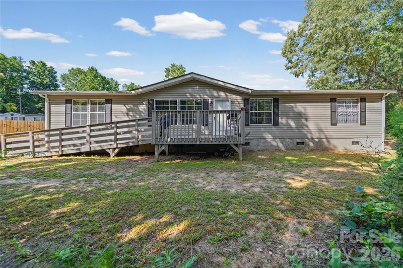 102 Sycamore Dr, Hickory, NC 28601