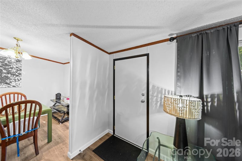 102 Sycamore Dr, Hickory, NC 28601