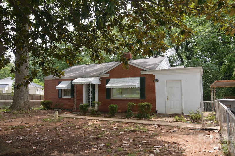 2111 Dickens Ave, Charlotte, NC 28208