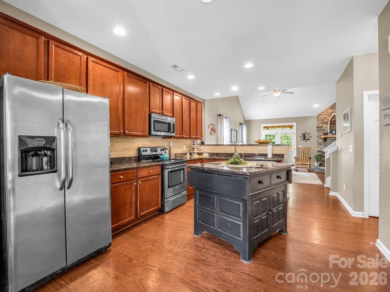 8 Mallard Run Dr, Arden, NC 28704