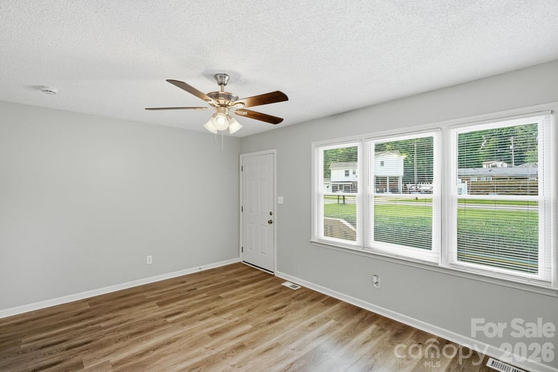 5008 Sea Oates Ln, Bessemer City, NC 28016