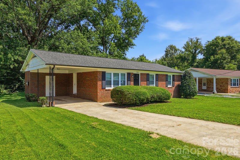 5008 Sea Oates Ln, Bessemer City, NC 28016