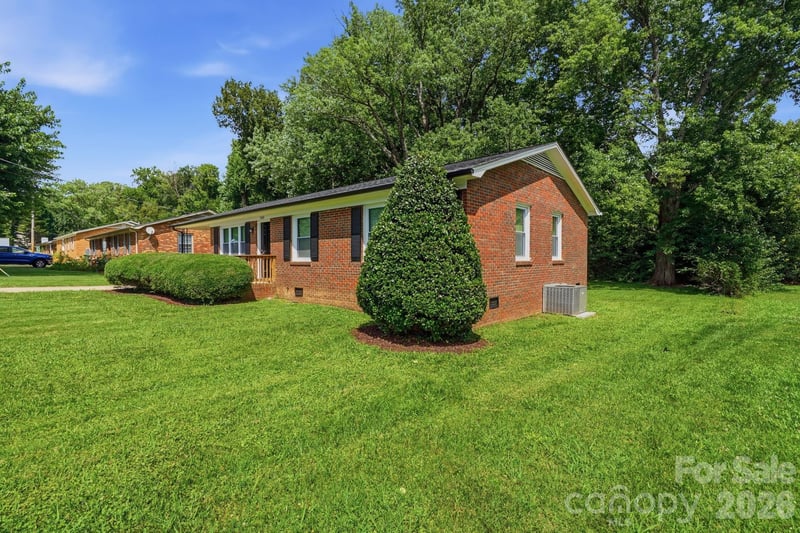 5008 Sea Oates Ln, Bessemer City, NC 28016