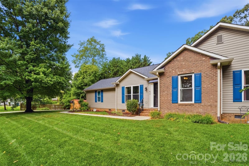 121 Oak St, Belmont, NC 28012
