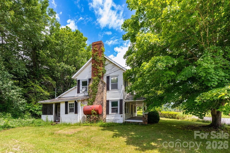 4085 Jacks Creek Rd, Burnsville, NC 28714