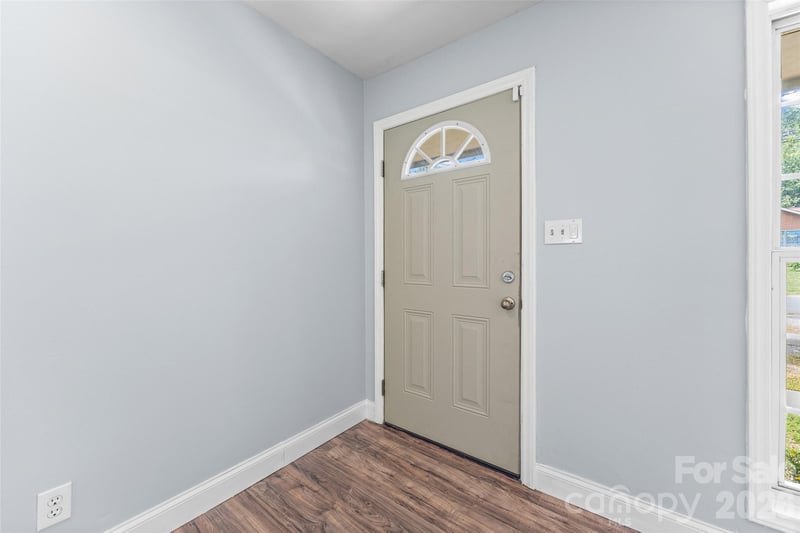 4713 Tanglebriar Dr, Charlotte, NC 28208