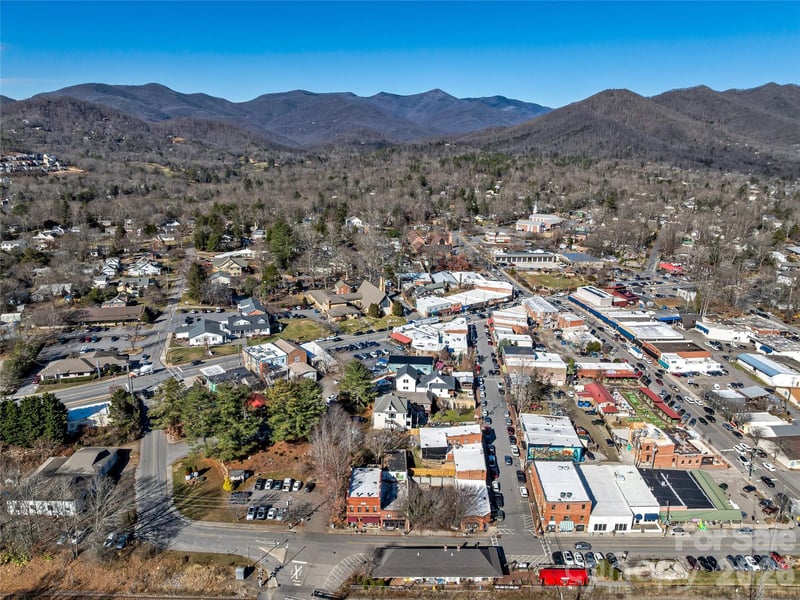 204 Sutton Ave, Black Mountain, NC 28711