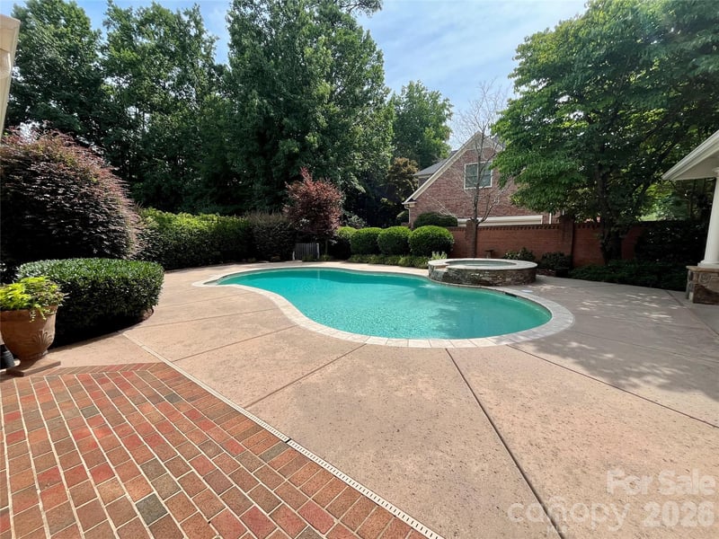 6907 Meadow Run Ln, Charlotte, NC 28277