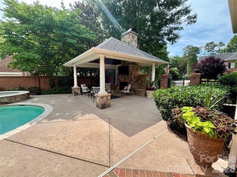 6907 Meadow Run Ln, Charlotte, NC 28277