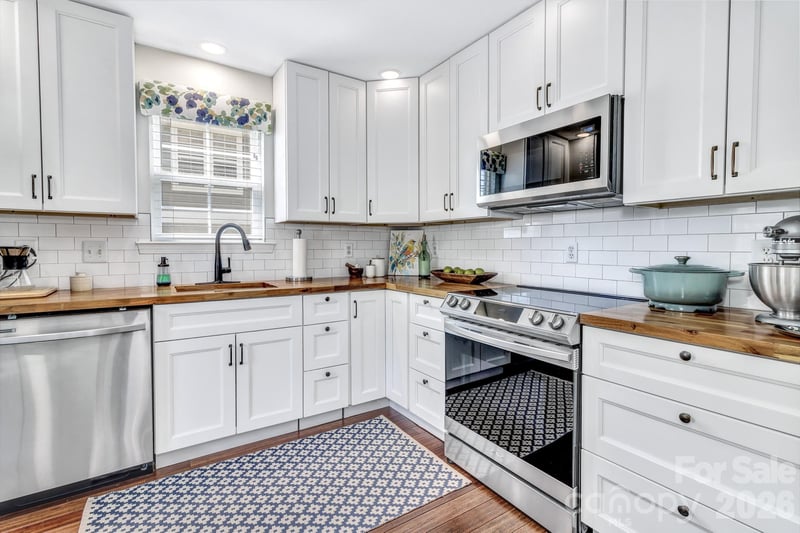 2601 Sagamore Ln, Asheville, NC 28806