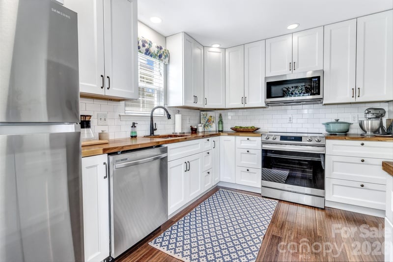 2601 Sagamore Ln, Asheville, NC 28806