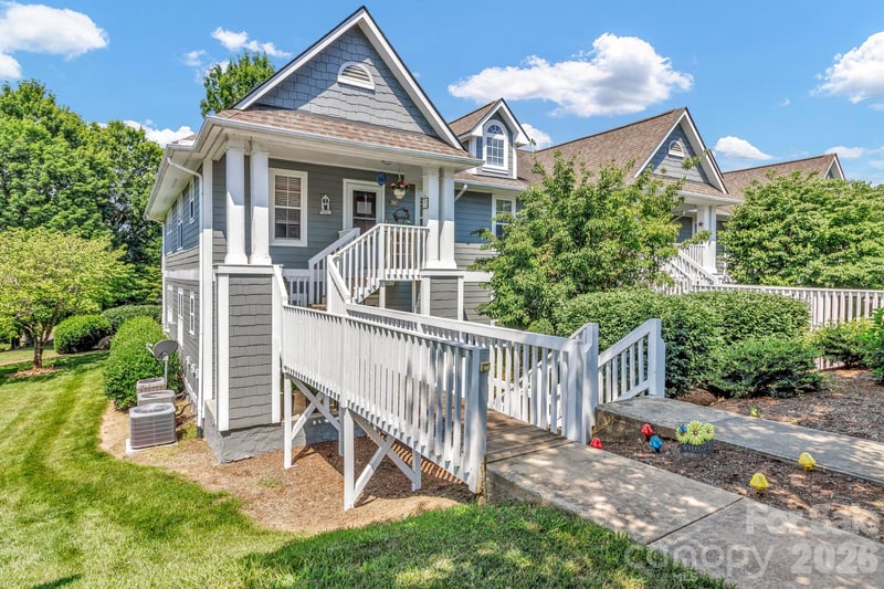 2601 Sagamore Ln, Asheville, NC 28806