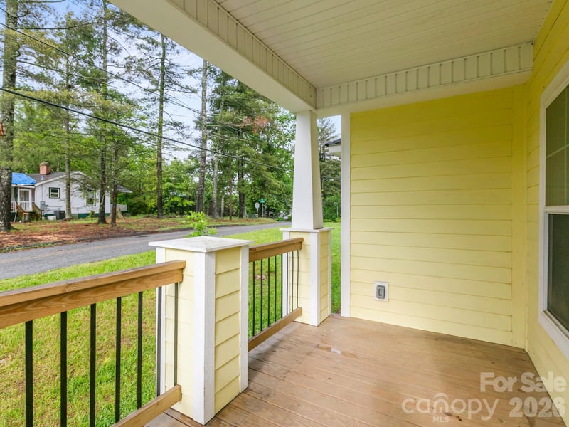 1508 Pennsylvania Ave, Hendersonville, NC 28739