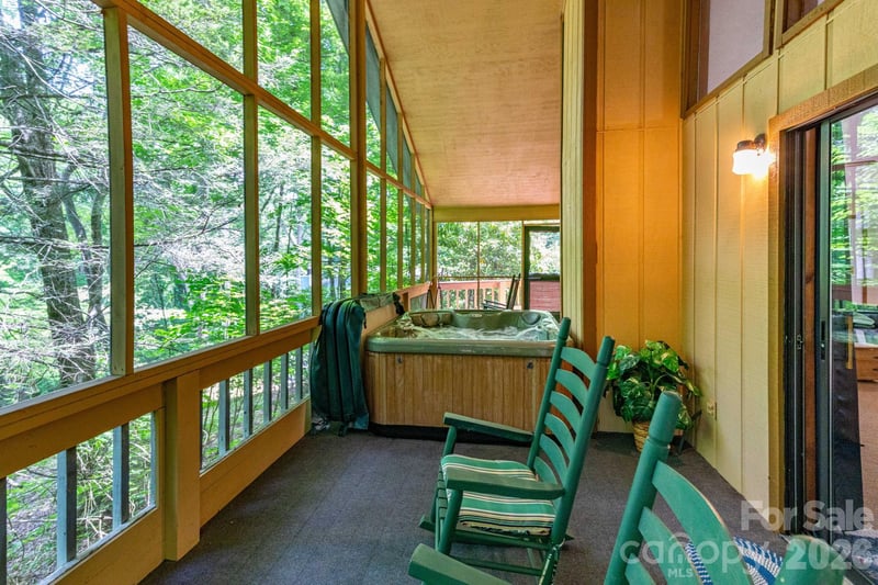 86 Mountain Rd, Maggie Valley, NC 28751