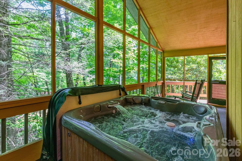 86 Mountain Rd, Maggie Valley, NC 28751
