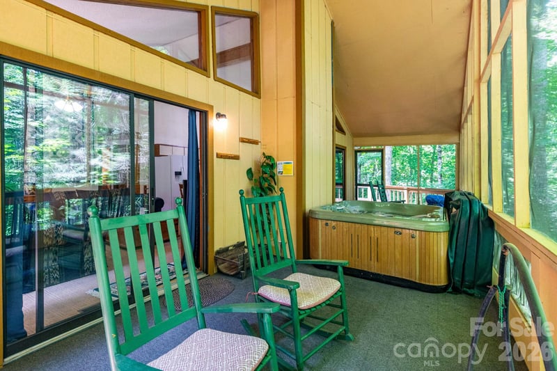 86 Mountain Rd, Maggie Valley, NC 28751