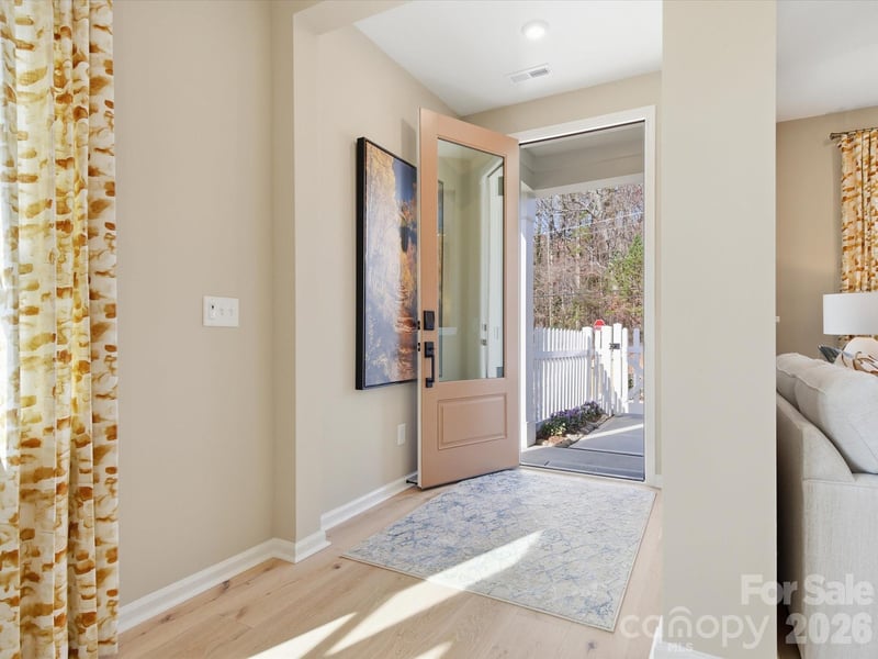 8402 Discovery Ln, Charlotte, NC 28216