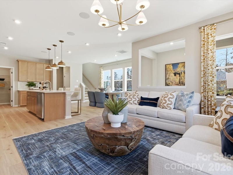 8402 Discovery Ln, Charlotte, NC 28216