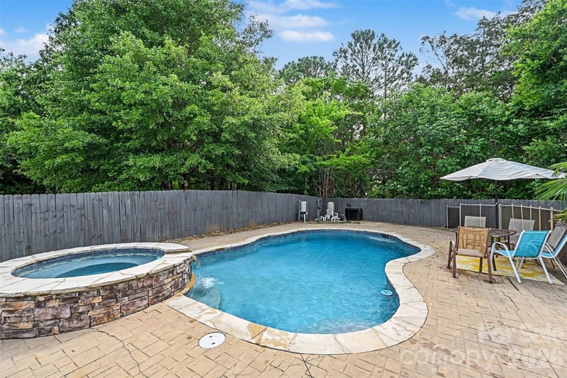 5821 Shadow Creek Rd, Charlotte, NC 28226