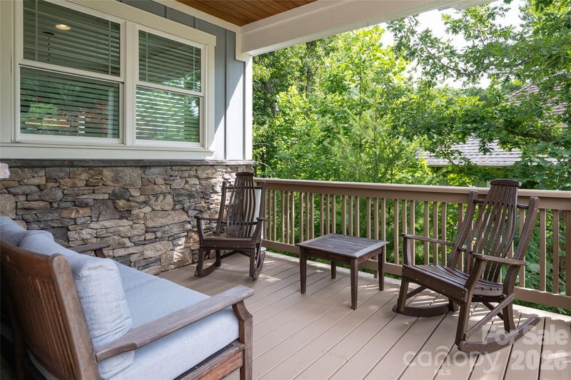 8 Sugarland Ridge Rd, Fairview, NC 28730