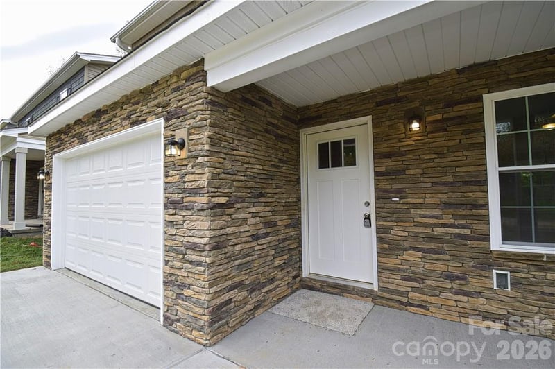5110 Hanging Rock Ct, Hickory, NC 28601