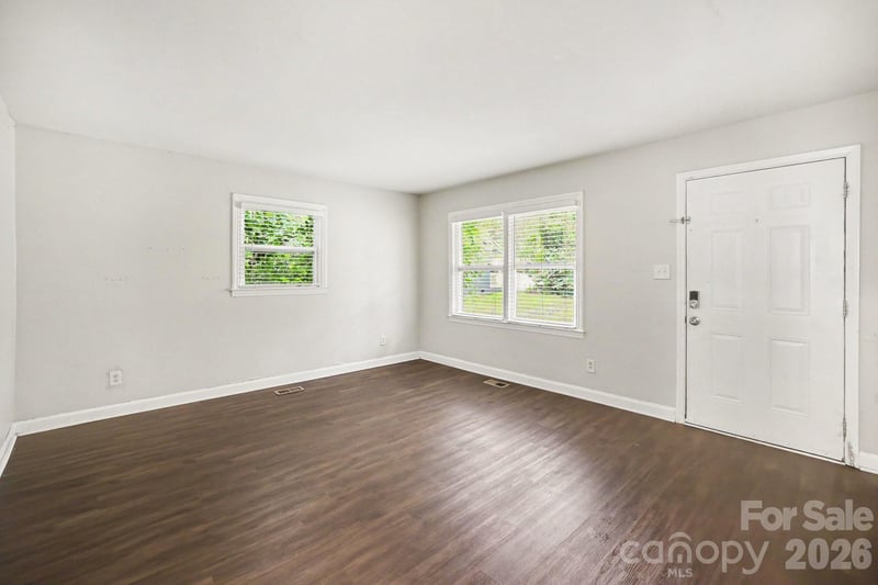 3700 Sargeant Dr, Charlotte, NC 28217