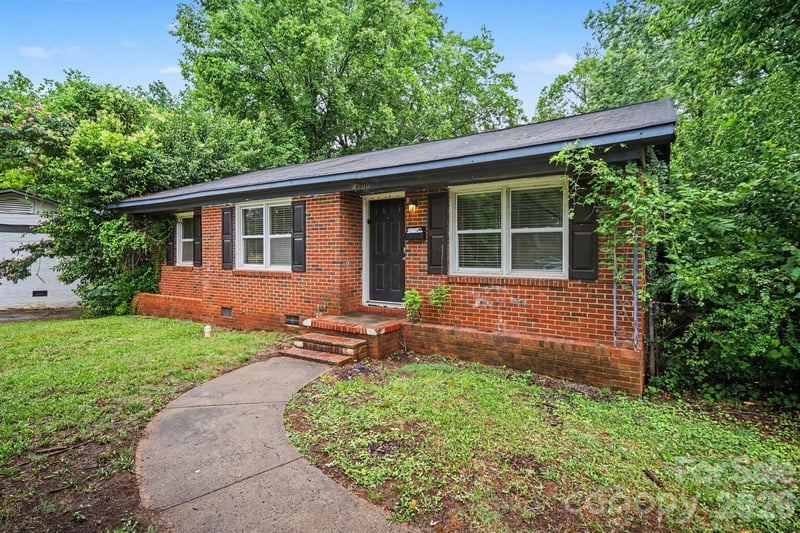 3700 Sargeant Dr, Charlotte, NC 28217