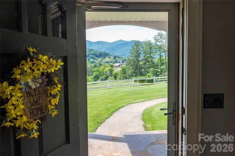 68 Hillside Terrace Dr, Waynesville, NC 28786