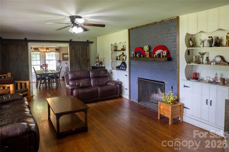 68 Hillside Terrace Dr, Waynesville, NC 28786