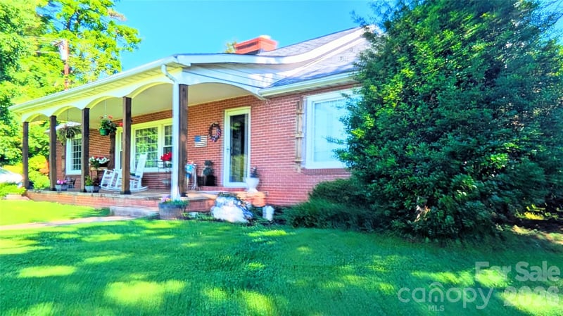 68 Hillside Terrace Dr, Waynesville, NC 28786