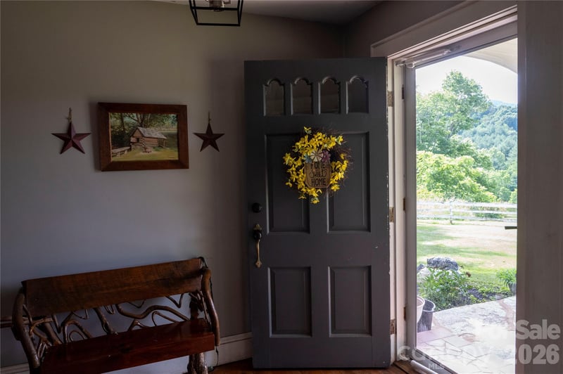 68 Hillside Terrace Dr, Waynesville, NC 28786