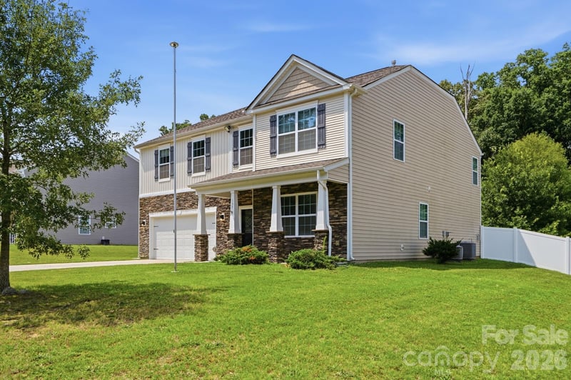 137 Rippling Water Dr, Mount Holly, NC 28120